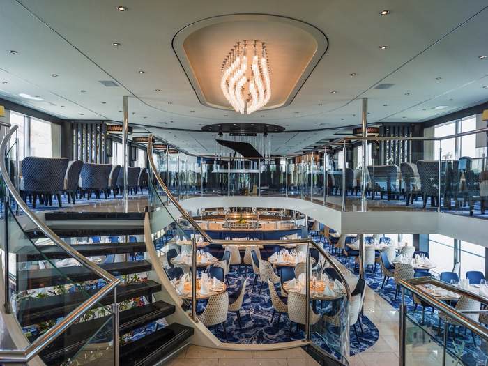 Nicko Cruises NickoVISION Panorama Salon 2.jpg